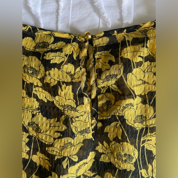 Who What Wear Sheer Peplum Top - Picture 3 of 6